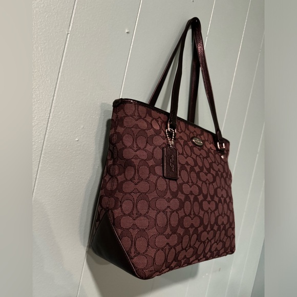 Coach Signature Black Shoulder Tote Bag F36185 - Picture 2 of 12